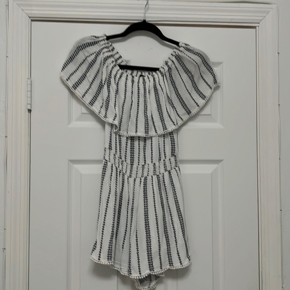 off the shoulder romper - Picture 1 of 2